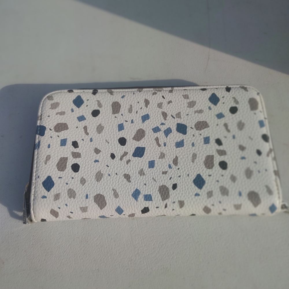 Thirty one Benjamin wallet